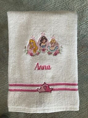 Disney Princess Towel with Anna Embroidery